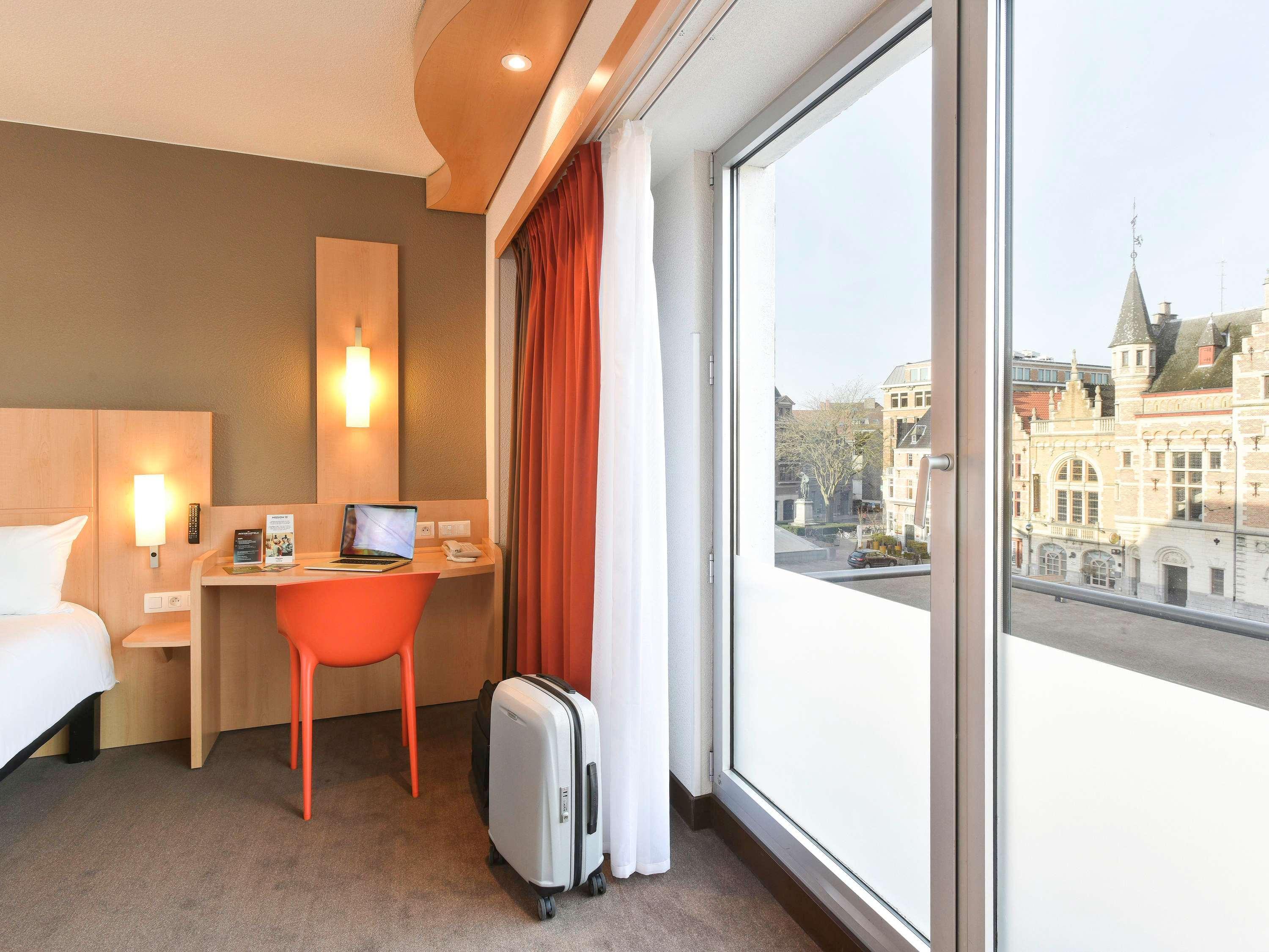 Ibis Kortrijk Centrum Экстерьер фото